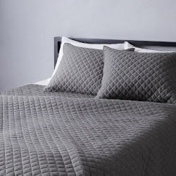Amazon Basics Cotton Quilt Set